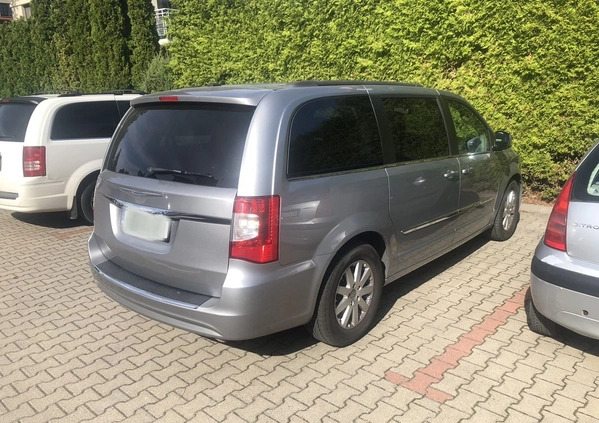 Chrysler Town &amp; Country cena 64999 przebieg: 126000, rok produkcji 2016 z Siedlce małe 37